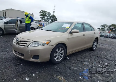 2011 Toyota Camry Le z USA, uszkodzony, nr VIN 4T1BF3EK3BU638592